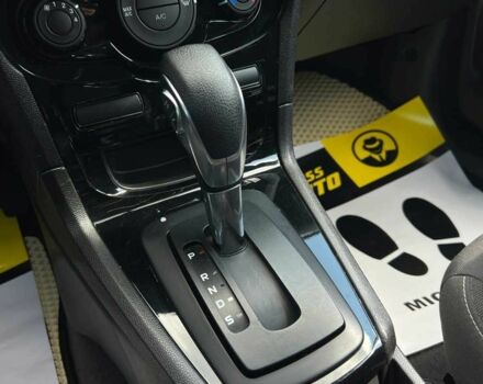 Белый Форд Фиеста, объемом двигателя 1.6 л и пробегом 130 тыс. км за 8650 $, фото 14 на Automoto.ua