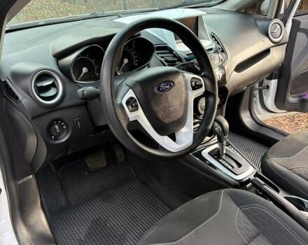 Белый Форд Фиеста, объемом двигателя 1.6 л и пробегом 128 тыс. км за 9300 $, фото 10 на Automoto.ua