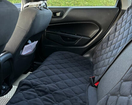 Белый Форд Фиеста, объемом двигателя 1.6 л и пробегом 130 тыс. км за 8450 $, фото 10 на Automoto.ua