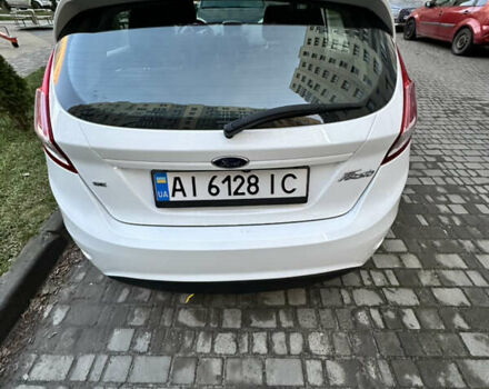 Білий Форд Фієста, об'ємом двигуна 1.6 л та пробігом 66 тис. км за 9800 $, фото 3 на Automoto.ua