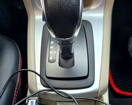 Білий Форд Фієста, об'ємом двигуна 1.6 л та пробігом 56 тис. км за 10850 $, фото 10 на Automoto.ua