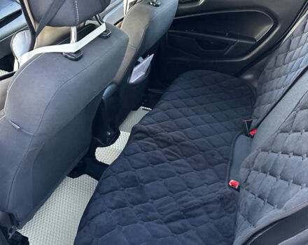 Белый Форд Фиеста, объемом двигателя 1.6 л и пробегом 130 тыс. км за 8450 $, фото 9 на Automoto.ua