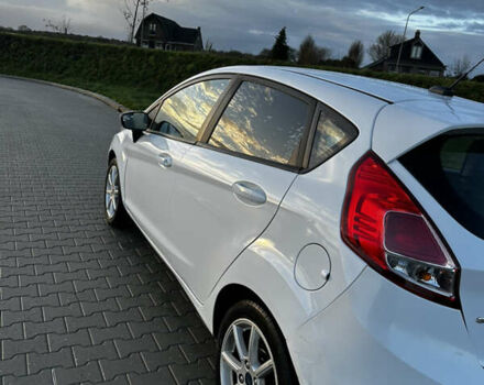 Белый Форд Фиеста, объемом двигателя 1.6 л и пробегом 130 тыс. км за 8450 $, фото 2 на Automoto.ua