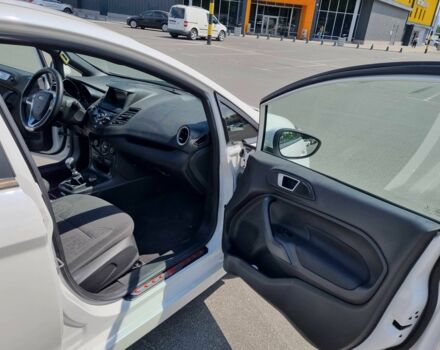 Білий Форд Фієста, об'ємом двигуна 1.6 л та пробігом 28 тис. км за 10700 $, фото 16 на Automoto.ua