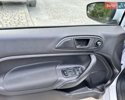 Білий Форд Фієста, об'ємом двигуна 1.6 л та пробігом 66 тис. км за 9800 $, фото 12 на Automoto.ua