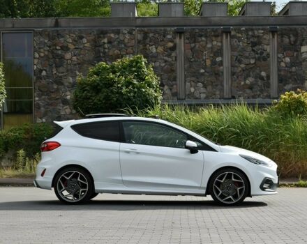 Белый Форд Фиеста, объемом двигателя 1.5 л и пробегом 41 тыс. км за 6000 $, фото 6 на Automoto.ua