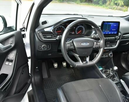 Белый Форд Фиеста, объемом двигателя 1.5 л и пробегом 41 тыс. км за 6000 $, фото 8 на Automoto.ua