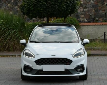 Белый Форд Фиеста, объемом двигателя 1.5 л и пробегом 47 тыс. км за 6000 $, фото 1 на Automoto.ua