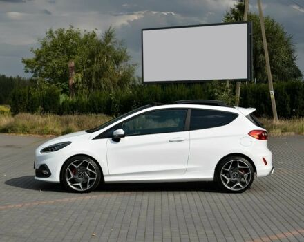 Белый Форд Фиеста, объемом двигателя 1.5 л и пробегом 47 тыс. км за 6000 $, фото 2 на Automoto.ua