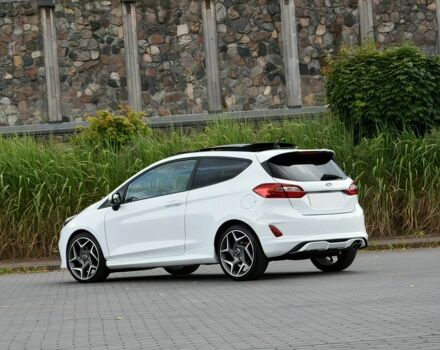 Белый Форд Фиеста, объемом двигателя 1.5 л и пробегом 47 тыс. км за 6000 $, фото 5 на Automoto.ua