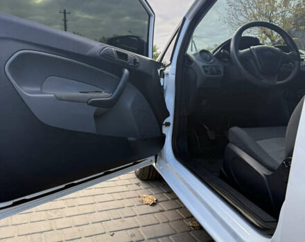 Белый Форд Фиеста, объемом двигателя 1.4 л и пробегом 227 тыс. км за 4800 $, фото 8 на Automoto.ua