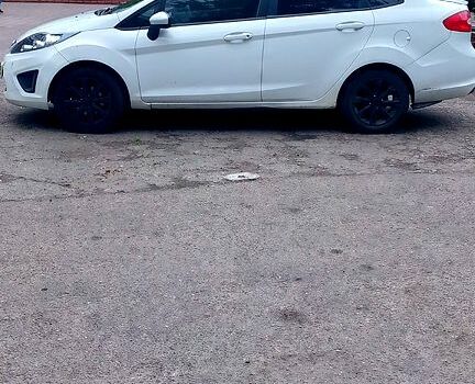 Белый Форд Фиеста, объемом двигателя 1.6 л и пробегом 199 тыс. км за 5749 $, фото 1 на Automoto.ua