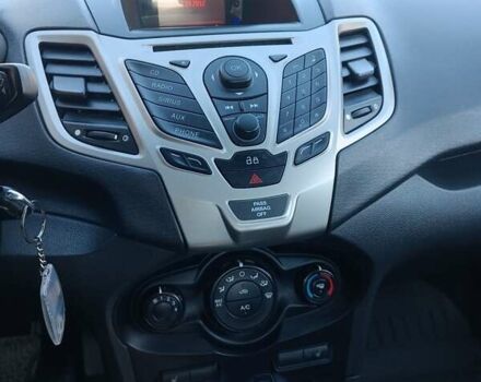 Білий Форд Фієста, об'ємом двигуна 1.6 л та пробігом 155 тис. км за 6100 $, фото 20 на Automoto.ua