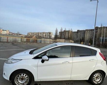 Белый Форд Фиеста, объемом двигателя 1.56 л и пробегом 240 тыс. км за 6000 $, фото 3 на Automoto.ua