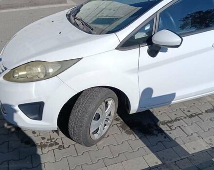 Білий Форд Фієста, об'ємом двигуна 1.6 л та пробігом 155 тис. км за 6100 $, фото 4 на Automoto.ua