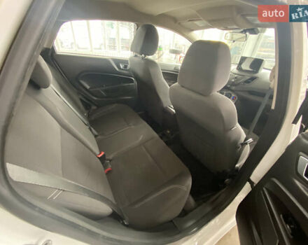 Белый Форд Фиеста, объемом двигателя 1.6 л и пробегом 152 тыс. км за 6800 $, фото 7 на Automoto.ua