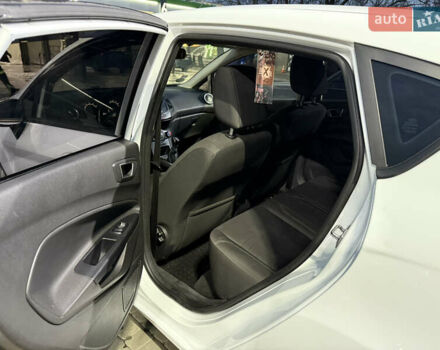 Білий Форд Фієста, об'ємом двигуна 1 л та пробігом 123 тис. км за 6100 $, фото 5 на Automoto.ua