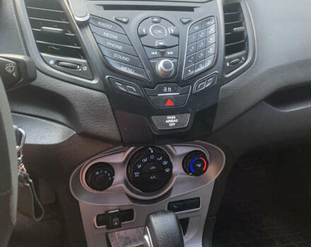 Білий Форд Фієста, об'ємом двигуна 1.6 л та пробігом 250 тис. км за 6750 $, фото 4 на Automoto.ua