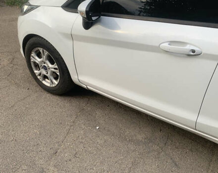 Білий Форд Фієста, об'ємом двигуна 1.6 л та пробігом 250 тис. км за 6750 $, фото 2 на Automoto.ua