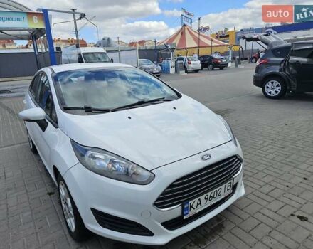 Білий Форд Фієста, об'ємом двигуна 1.6 л та пробігом 70 тис. км за 7800 $, фото 1 на Automoto.ua