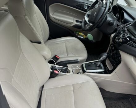 Белый Форд Фиеста, объемом двигателя 1.6 л и пробегом 130 тыс. км за 9000 $, фото 5 на Automoto.ua