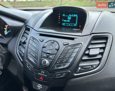 Белый Форд Фиеста, объемом двигателя 1.6 л и пробегом 177 тыс. км за 7500 $, фото 19 на Automoto.ua