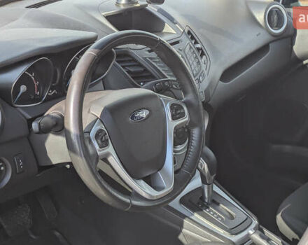 Форд Фиеста 2015 в Софіївська Борщагівка на Automoto.ua Белый Форд Фиеста, объемом двигателя 1.6 л и пробегом 162 тыс. км за 8000 $, фото 5 на Automoto.ua