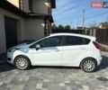 Белый Форд Фиеста, объемом двигателя 1 л и пробегом 130 тыс. км за 7700 $, фото 1 на Automoto.ua