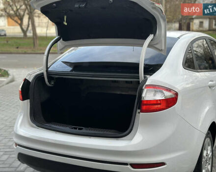 Белый Форд Фиеста, объемом двигателя 1.6 л и пробегом 177 тыс. км за 7500 $, фото 14 на Automoto.ua