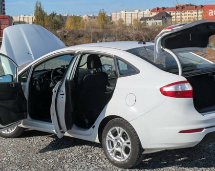 Форд Фиеста 2015 в Софіївська Борщагівка на Automoto.ua Белый Форд Фиеста, объемом двигателя 1.6 л и пробегом 162 тыс. км за 8000 $, фото 3 на Automoto.ua