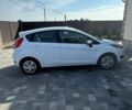 Белый Форд Фиеста, объемом двигателя 1 л и пробегом 130 тыс. км за 7700 $, фото 3 на Automoto.ua