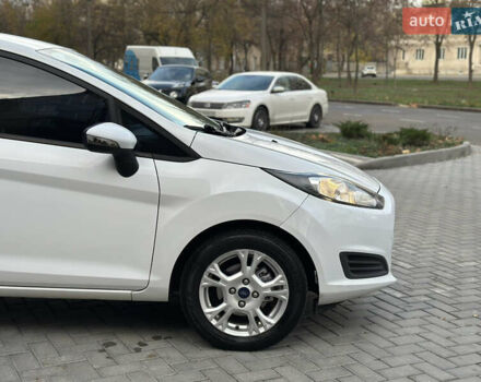 Белый Форд Фиеста, объемом двигателя 1.6 л и пробегом 177 тыс. км за 7500 $, фото 6 на Automoto.ua