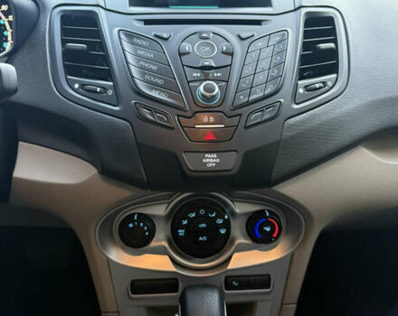 Белый Форд Фиеста, объемом двигателя 1.6 л и пробегом 123 тыс. км за 7400 $, фото 6 на Automoto.ua