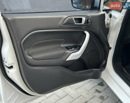 Белый Форд Фиеста, объемом двигателя 1.6 л и пробегом 177 тыс. км за 7500 $, фото 16 на Automoto.ua