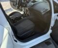Білий Форд Фієста, об'ємом двигуна 1 л та пробігом 130 тис. км за 7700 $, фото 5 на Automoto.ua