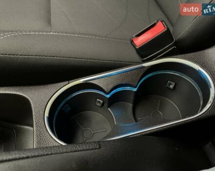 Білий Форд Фієста, об'ємом двигуна 1.6 л та пробігом 169 тис. км за 7555 $, фото 48 на Automoto.ua