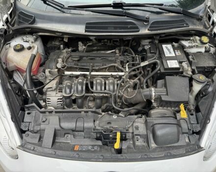 Белый Форд Фиеста, объемом двигателя 1.6 л и пробегом 130 тыс. км за 9000 $, фото 2 на Automoto.ua