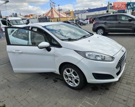 Білий Форд Фієста, об'ємом двигуна 1.6 л та пробігом 70 тис. км за 7800 $, фото 2 на Automoto.ua