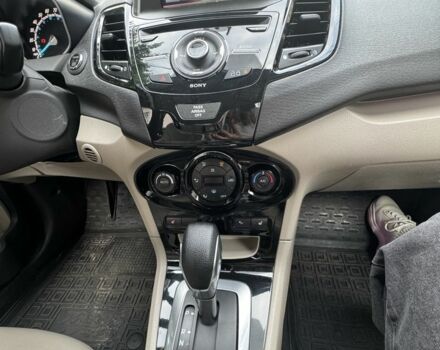 Белый Форд Фиеста, объемом двигателя 1.6 л и пробегом 130 тыс. км за 9000 $, фото 1 на Automoto.ua