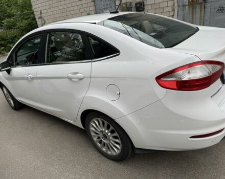 Белый Форд Фиеста, объемом двигателя 1.6 л и пробегом 130 тыс. км за 9000 $, фото 6 на Automoto.ua