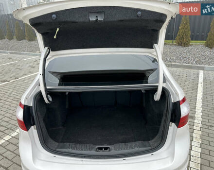 Белый Форд Фиеста, объемом двигателя 1.6 л и пробегом 160 тыс. км за 8000 $, фото 8 на Automoto.ua