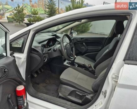 Белый Форд Фиеста, объемом двигателя 1.6 л и пробегом 132 тыс. км за 5000 $, фото 9 на Automoto.ua