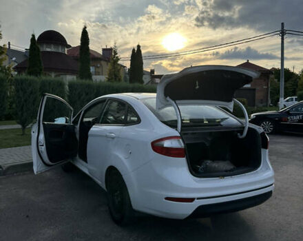 Білий Форд Фієста, об'ємом двигуна 1.6 л та пробігом 165 тис. км за 7400 $, фото 4 на Automoto.ua