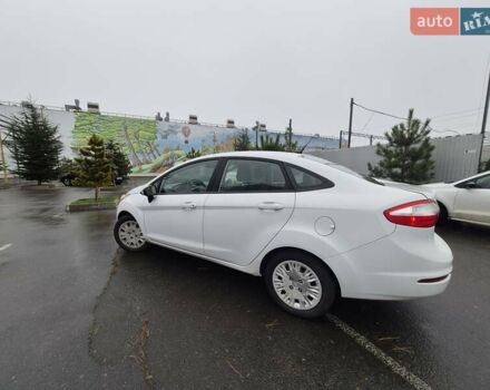 Белый Форд Фиеста, объемом двигателя 1.6 л и пробегом 132 тыс. км за 5000 $, фото 2 на Automoto.ua