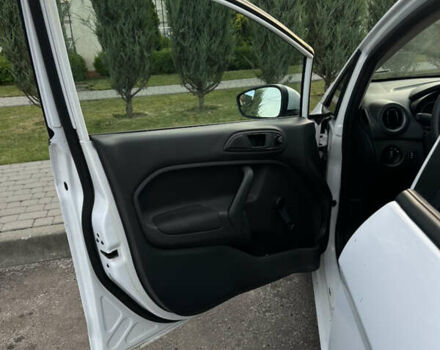 Білий Форд Фієста, об'ємом двигуна 1.6 л та пробігом 165 тис. км за 7400 $, фото 9 на Automoto.ua