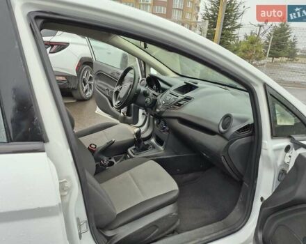 Белый Форд Фиеста, объемом двигателя 1.6 л и пробегом 132 тыс. км за 5000 $, фото 7 на Automoto.ua