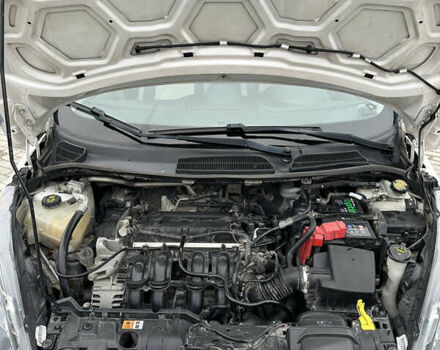 Белый Форд Фиеста, объемом двигателя 1.6 л и пробегом 160 тыс. км за 8000 $, фото 16 на Automoto.ua