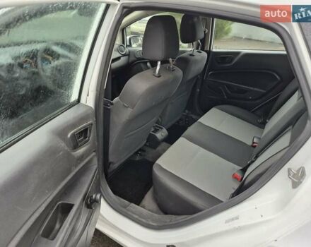 Белый Форд Фиеста, объемом двигателя 1.6 л и пробегом 132 тыс. км за 5000 $, фото 8 на Automoto.ua