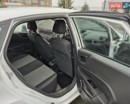 Белый Форд Фиеста, объемом двигателя 1.6 л и пробегом 132 тыс. км за 5000 $, фото 6 на Automoto.ua