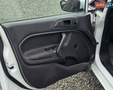 Белый Форд Фиеста, объемом двигателя 1.6 л и пробегом 114 тыс. км за 6999 $, фото 18 на Automoto.ua